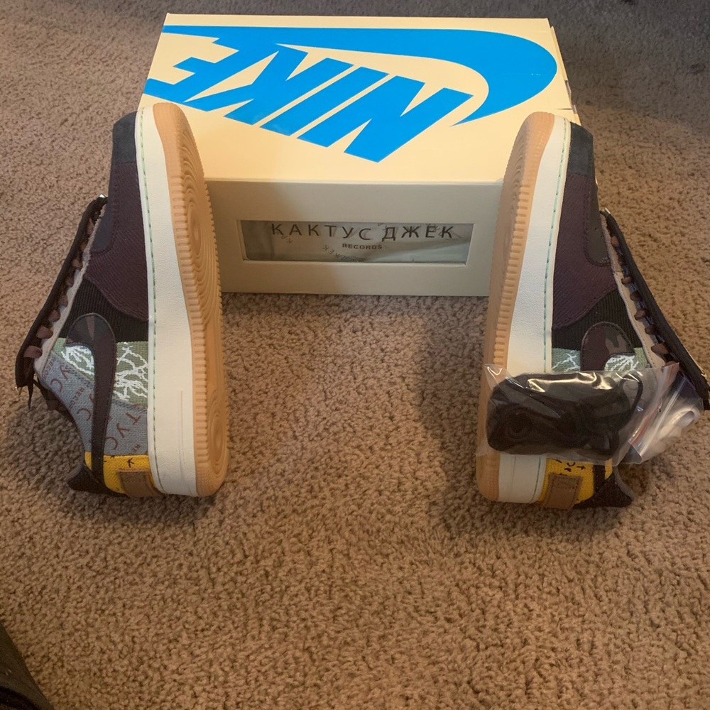 Deadstock travis scott air force 1s